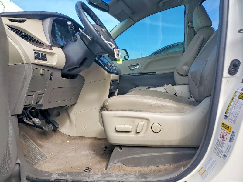 Photo 7 from auction – 2016 TOYOTA SIENNA XLE with VIN 5TDDK3DC3GS144117