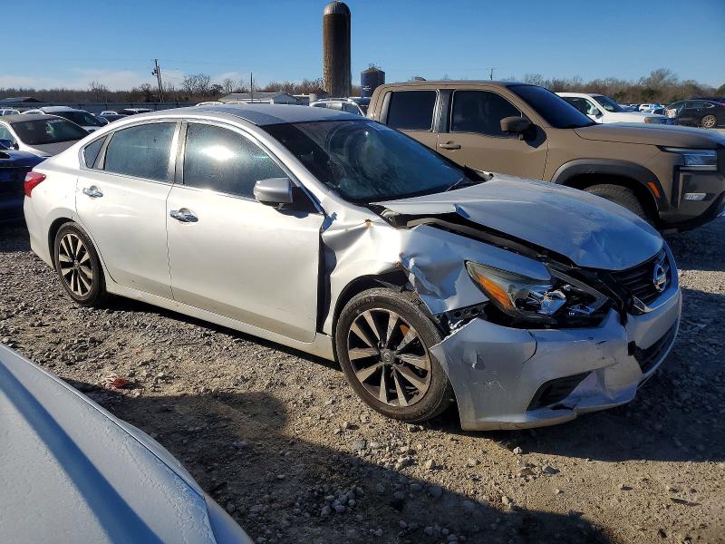 Photo 4 from auction – 2017 NISSAN ALTIMA with VIN 1N4AL3APXHC174294