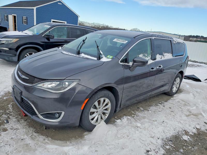 CHRYSLER PACIFICA T 2018 with VIN 2C4RC1FG6JR339815 - Photo from auction
