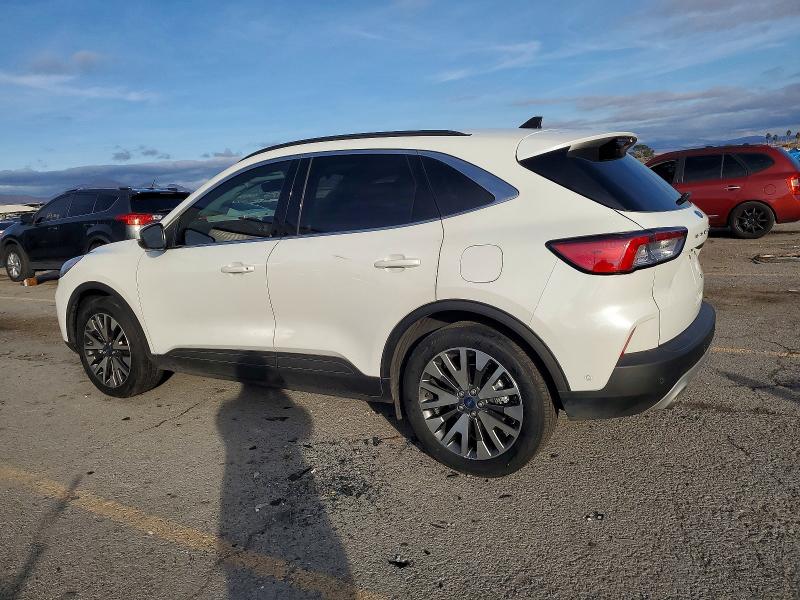 Photo 2 from auction – 2020 FORD ESCAPE with VIN 1FMCU0DZ0LUB06242