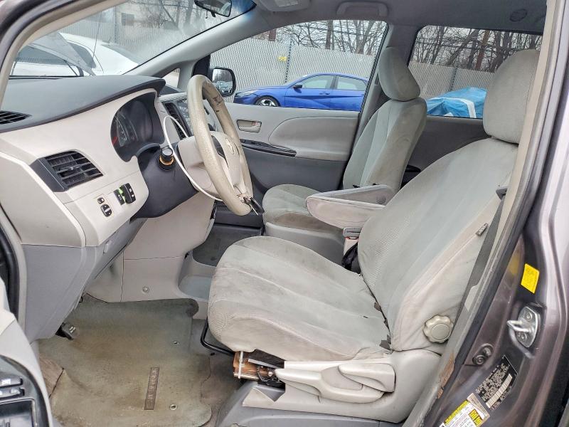 Photo 7 from auction – 2011 TOYOTA SIENNA with VIN 5TDZK3DCXBS076249