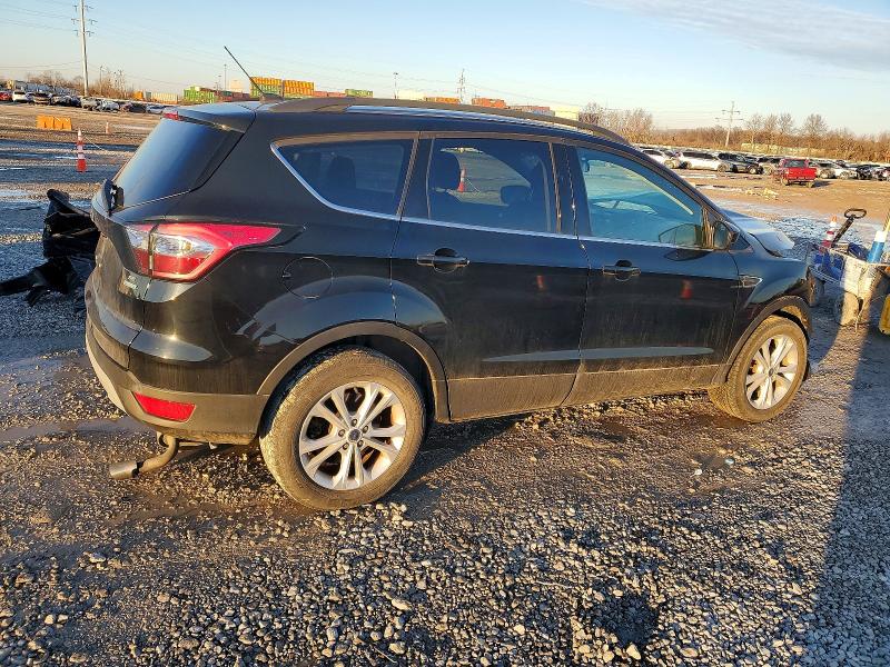 Foto 3 de la subasta – 2017 FORD ESCAPE con VIN 1FMCU0GD5HUE67778