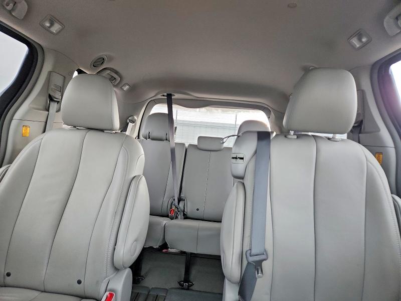 Photo 10 from auction – 2012 TOYOTA SIENNA XLE with VIN 5TDYK3DC2CS262784
