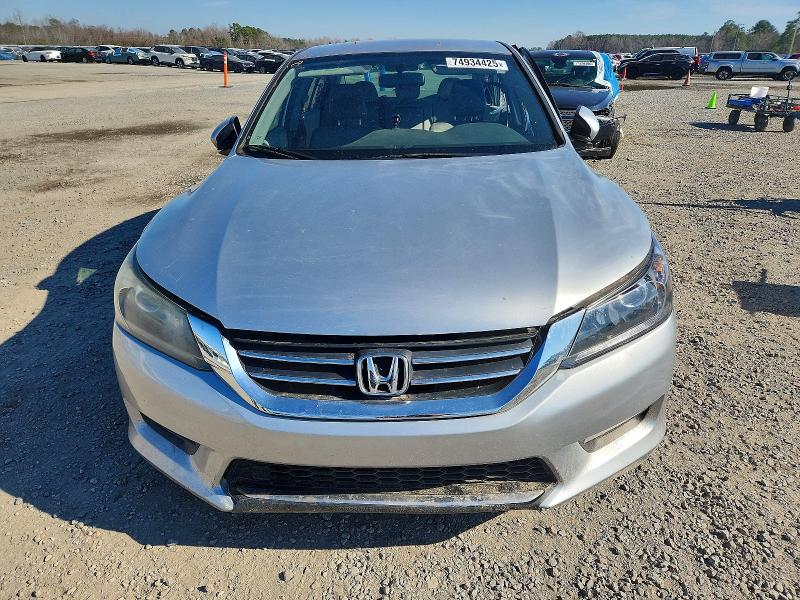 Photo 5 from auction – 2015 HONDA ACCORD with VIN 1HGCR2F32FA199623