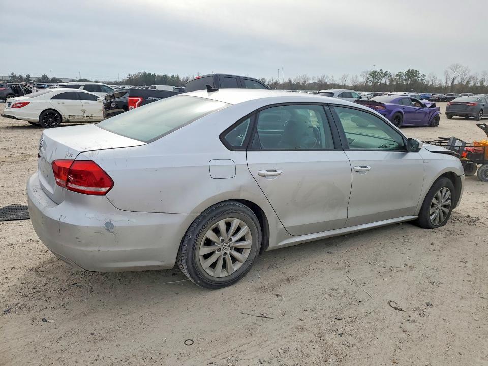 Photo 3 from auction – 2015 VOLKSWAGEN PASSAT with VIN 1VWAT7A34FC014744