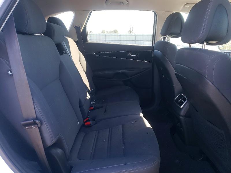 Photo 11 from auction – 2016 KIA SORENTO with VIN 5XYPG4A35GG006780