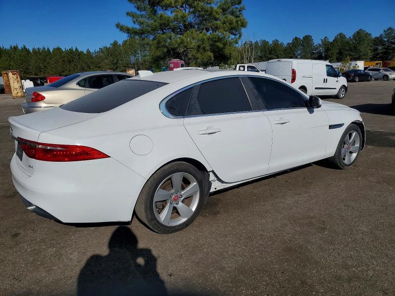 Photo 3 from auction – 2018 JAGUAR XF with VIN SAJBR4FX8JCY61728