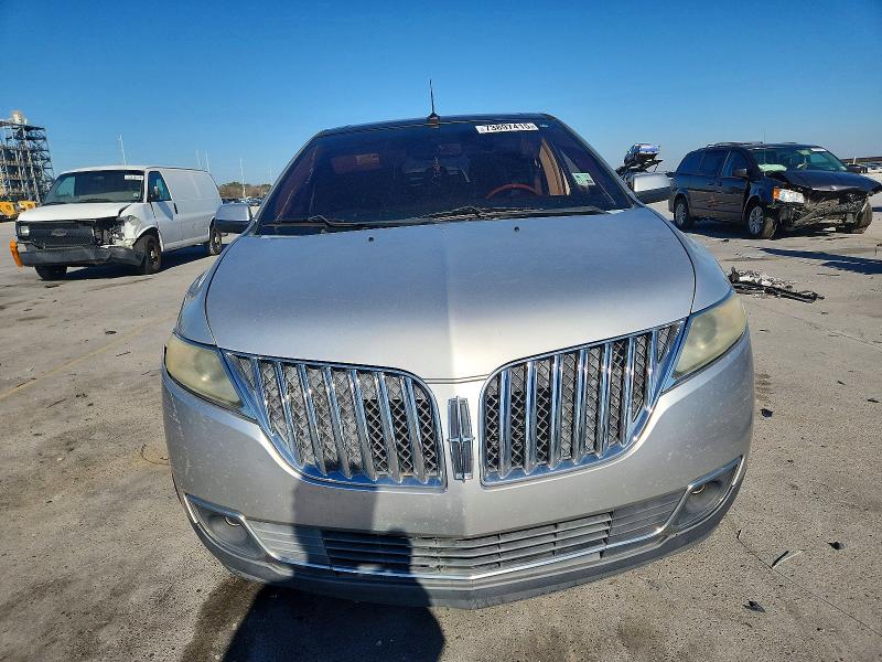 Photo 5 from auction – 2011 LINCOLN TOWNHOUSE MKX with VIN 2LMDJ8JK8BBJ31241
