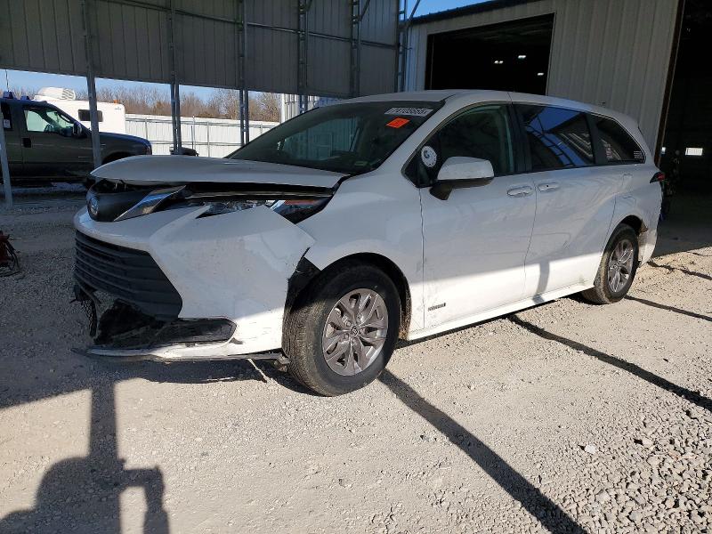 TOYOTA SIENNA 2021 with VIN 5TDKRKEC1MS016370 - Photo from auction