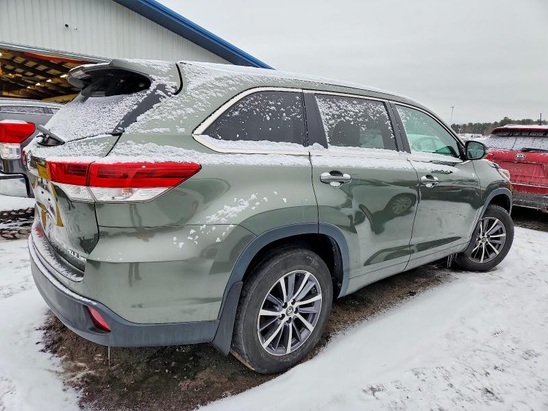 Photo 3 from auction – 2017 TOYOTA HIGHLANDER with VIN 5TDJZRFH5HS397922