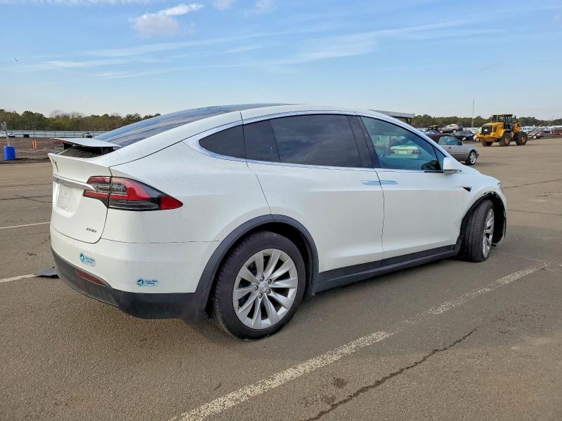 Photo 3 from auction – 2018 TESLA MODEL X with VIN 5YJXCAE28JF137373