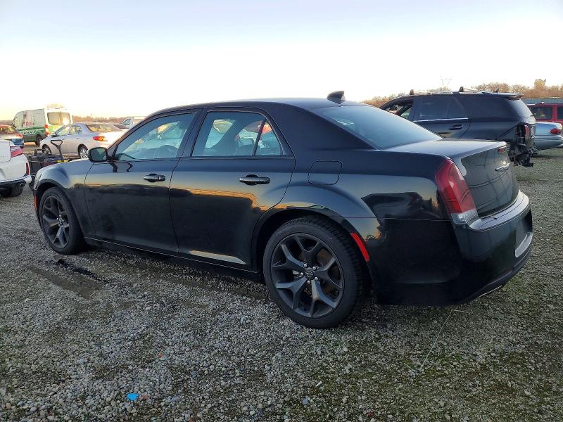 Photo 2 from auction – 2021 CHRYSLER 300 with VIN 2C3CCABG6MH549907