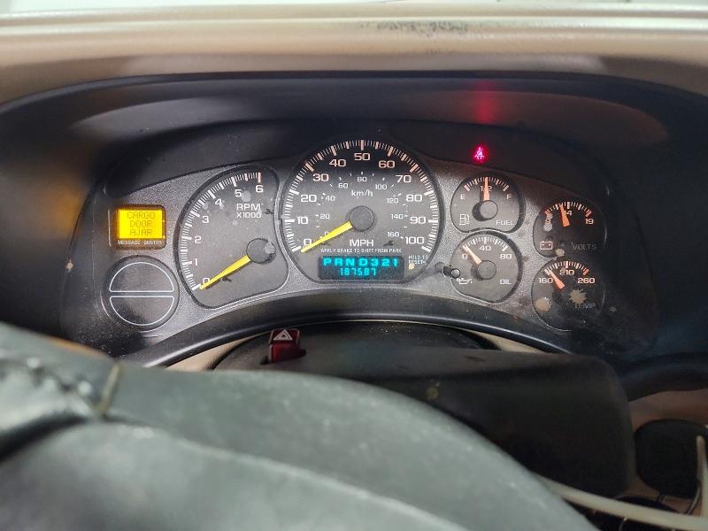 Photo 9 from auction – 2001 CHEVROLET SUBURBAN K with VIN 3GNFK16T11G150554