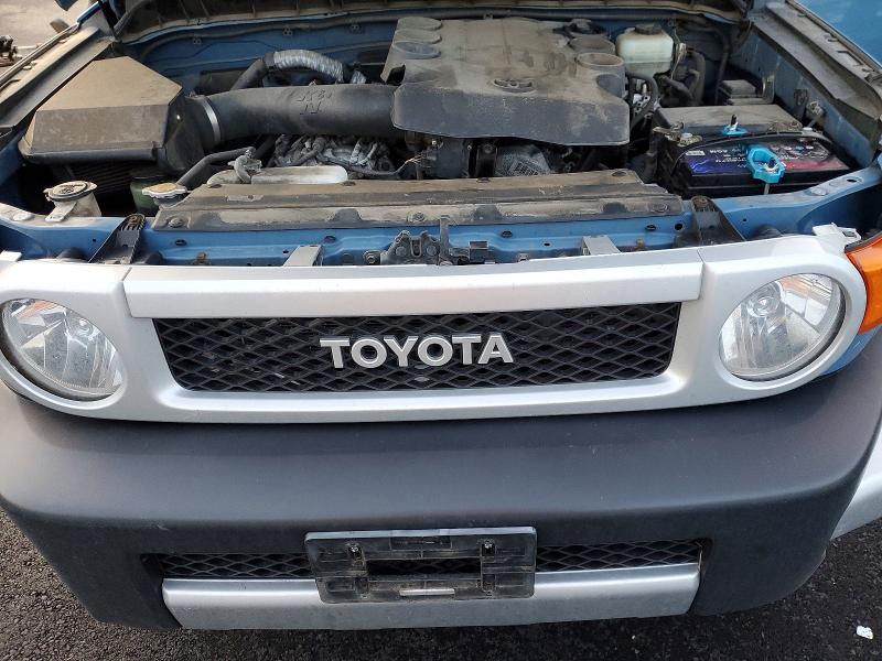 Photo 11 from auction – 2011 TOYOTA FJ CRUISER with VIN JTEBU4BF5BK103522