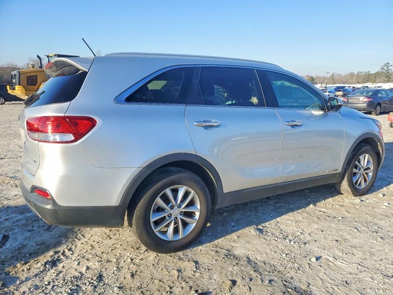 Photo 3 from auction – 2017 KIA SORENTO LX with VIN 5XYPGDA56HG293047