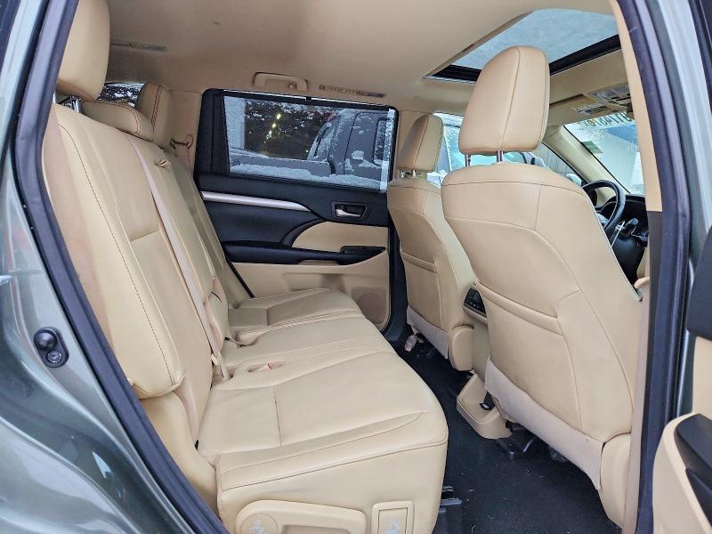 Photo 11 from auction – 2017 TOYOTA HIGHLANDER with VIN 5TDJZRFH5HS397922