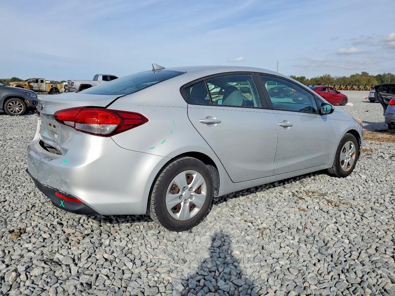 Photo 3 from auction – 2017 KIA FORTE LX with VIN 3KPFK4A76HE131721
