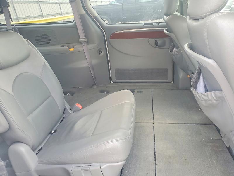 Photo 11 from auction – 2005 CHRYSLER TOWN & COU with VIN 2C8GP64L95R457256