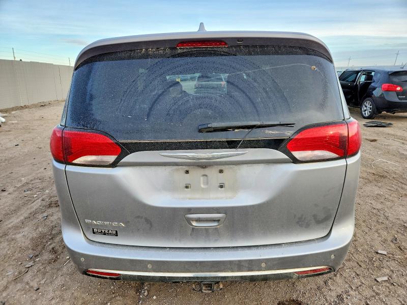Photo 6 from auction – 2017 CHRYSLER PACIFICA with VIN 2C4RC1EG8HR542197