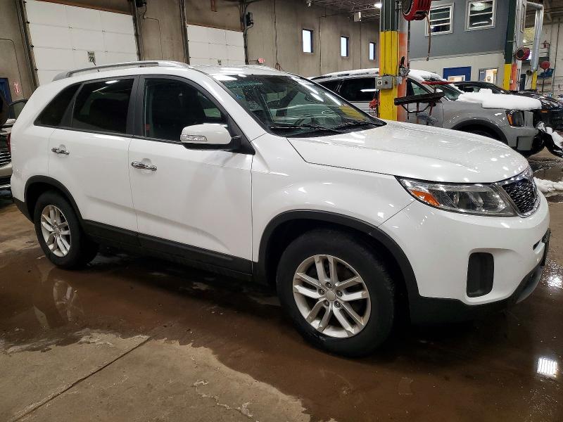 Photo 4 from auction – 2015 KIA SORENTO LX with VIN 5XYKTDA79FG657403
