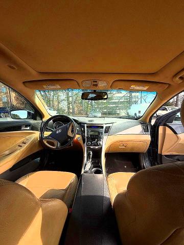 Photo 9 from auction – 2012 HYUNDAI SONATA SE with VIN 5NPEC4AC0CH435704