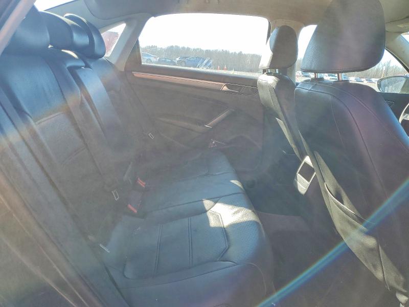 Photo 10 from auction – 2017 VOLKSWAGEN PASSAT R-L with VIN 1VWDT7A33HC083635