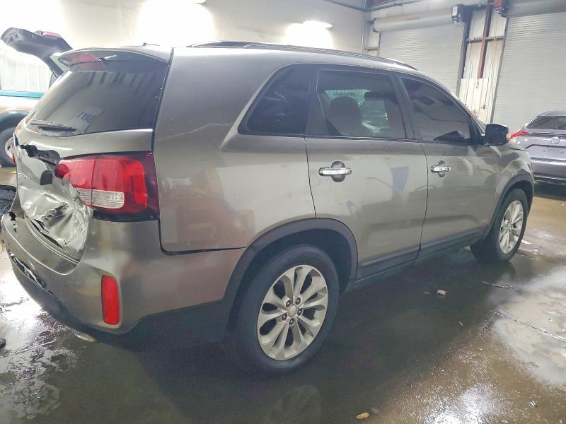 Photo 3 from auction – 2015 KIA SORENTO EX with VIN 5XYKUDA75FG626470
