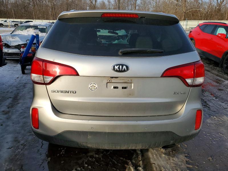 Photo 6 from auction – 2015 KIA SORENTO EX with VIN 5XYKUDA76FG640992