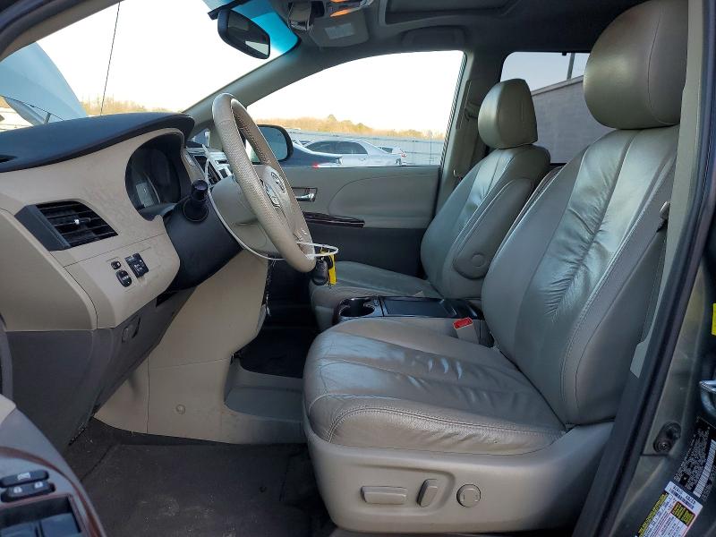 Photo 7 from auction – 2011 TOYOTA SIENNA XLE with VIN 5TDYK3DC4BS102579