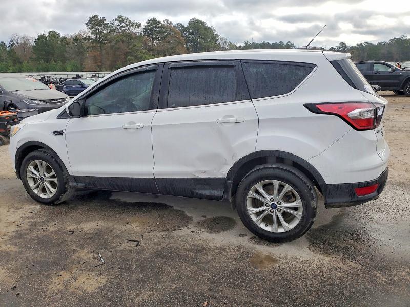 Photo 2 from auction – 2017 FORD ESCAPE SE with VIN 1FMCU0G9XHUB95353
