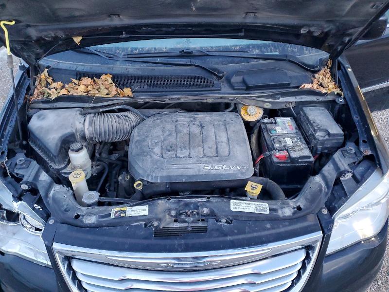 Photo 12 from auction – 2015 CHRYSLER TOWN & COU with VIN 2C4RC1BG3FR539306