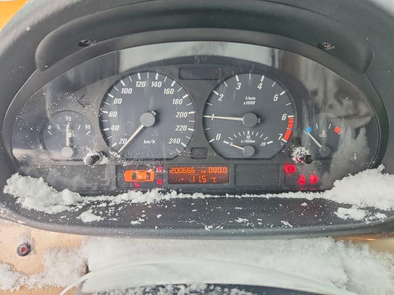 Photo 9 from auction – 2000 BMW 323 CI with VIN WBABR3340YEG01079