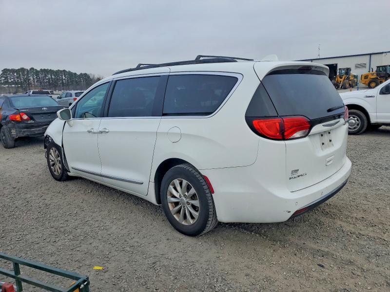 Photo 2 from auction – 2017 CHRYSLER PACIFICA with VIN 2C4RC1BG6HR608265