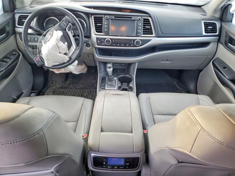 Photo 8 from auction – 2019 TOYOTA HIGHLANDER with VIN 5TDJZRFH3KS932477