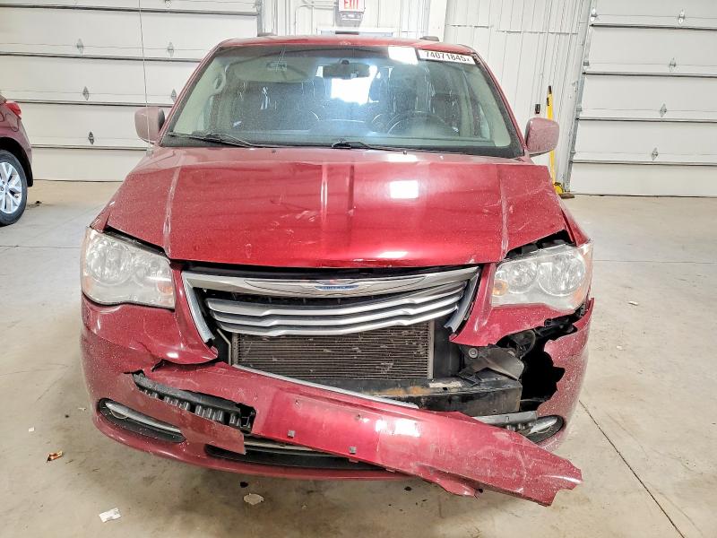 Photo 5 from auction – 2015 CHRYSLER TOWN & COU with VIN 2C4RC1BG8FR694465