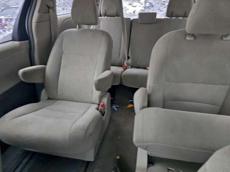 Photo 9 from auction – 2016 TOYOTA SIENNA with VIN 5TDZK3DC8GS745187