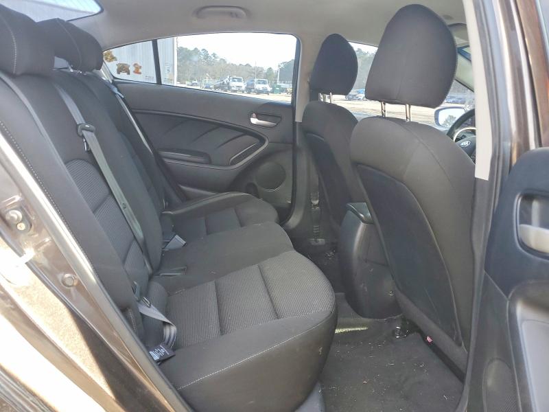 Photo 10 from auction – 2017 KIA FORTE LX with VIN 3KPFK4A78HE033757