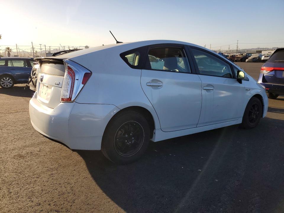 Photo 3 from auction – 2015 TOYOTA PRIUS with VIN JTDKN3DU5F1937096