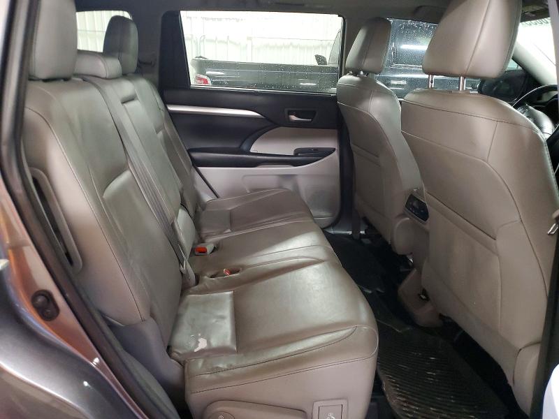 Foto 10 de la subasta – 2018 TOYOTA HIGHLANDER con VIN 5TDJZRFH3JS555115