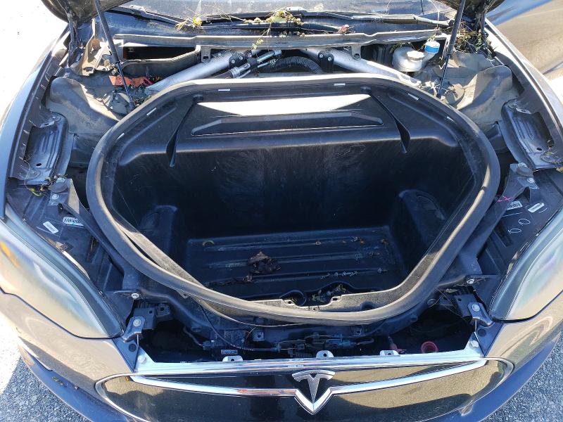 Photo 11 from auction – 2014 TESLA MODEL S with VIN 5YJSA1H23EFP67433