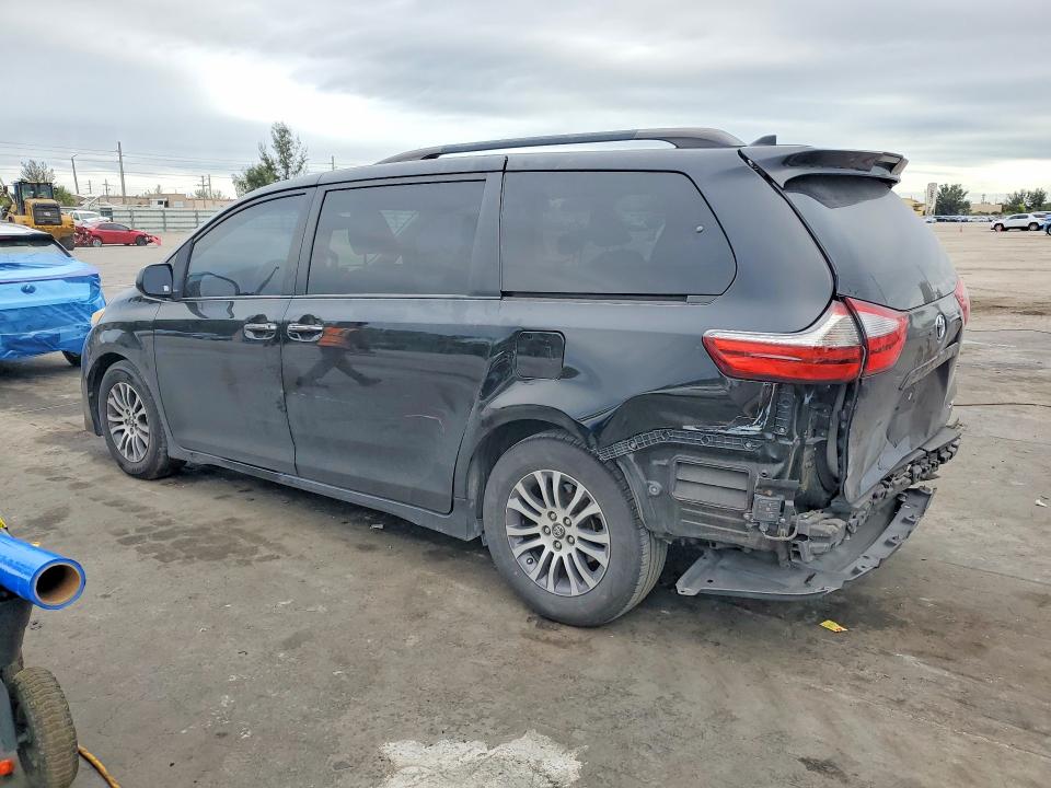 Photo 2 from auction – 2018 TOYOTA SIENNA with VIN 5TDYZ3DC3JS918242