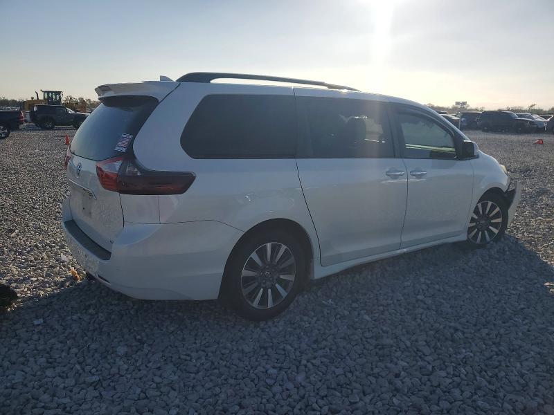 Photo 3 from auction – 2018 TOYOTA SIENNA XLE with VIN 5TDYZ3DC4JS962203