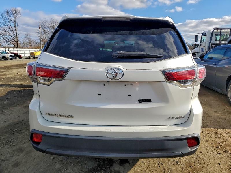 Photo 6 from auction – 2015 TOYOTA HIGHLANDER with VIN 5TDBKRFH1FS195732