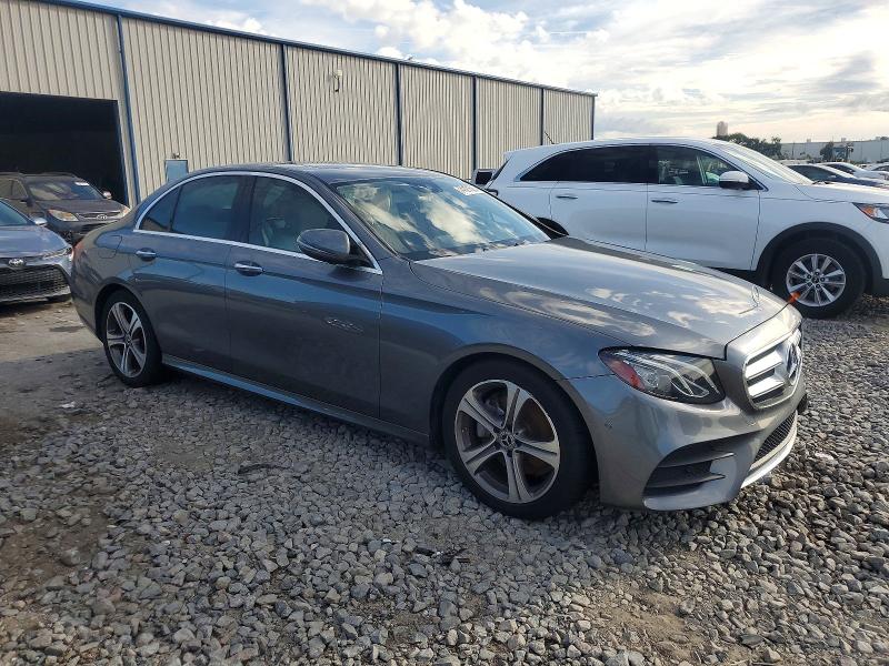 Photo 4 from auction – 2018 MERCEDES-BENZ E 300 with VIN WDDZF4JB6JA457460