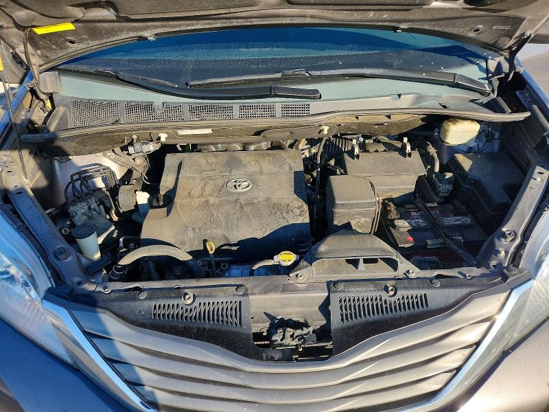Photo 12 from auction – 2013 TOYOTA SIENNA 4X4 with VIN 5TDYK3DC6DS352523