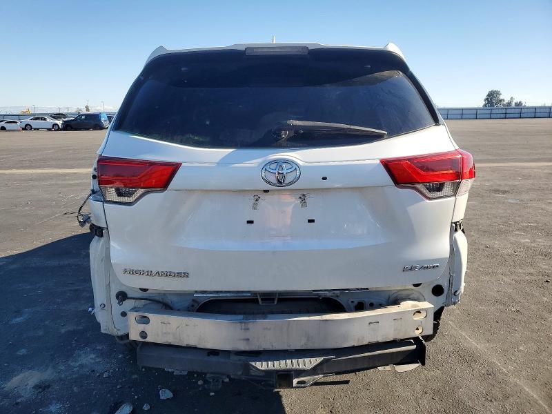 Photo 6 from auction – 2018 TOYOTA HIGHLANDER with VIN 5TDBZRFH8JS831230