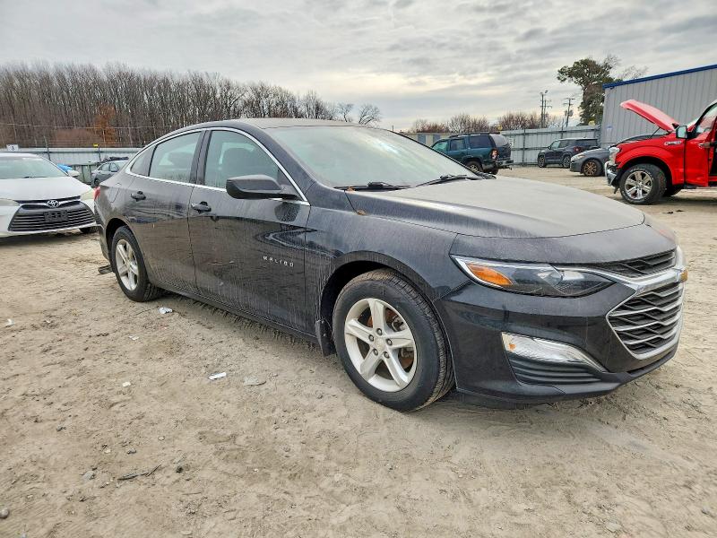 Photo 4 from auction – 2020 CHEVROLET MALIBU LS with VIN 1G1ZB5ST5LF084378