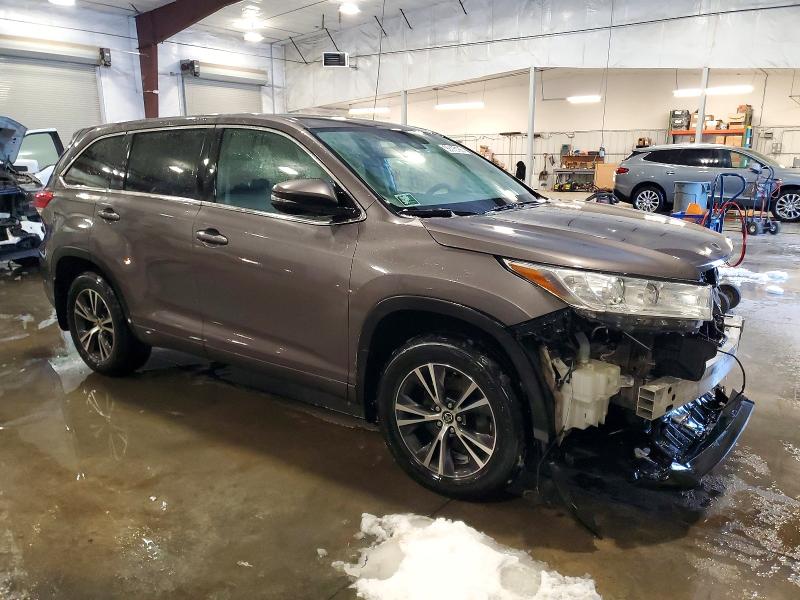 Photo 4 from auction – 2017 TOYOTA HIGHLANDER with VIN 5TDBZRFH0HS477715