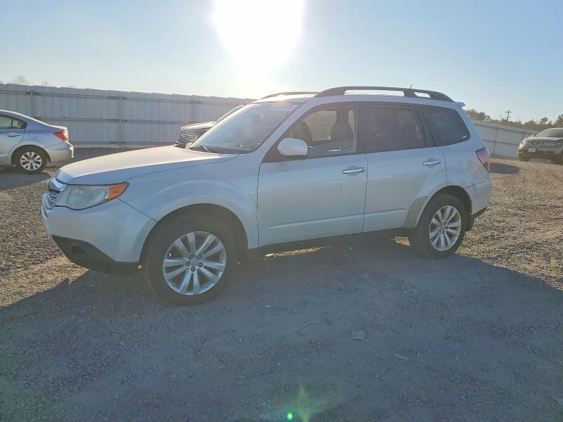 SUBARU FORESTER L 2011 with VIN JF2SHBEC5BH780681 - Photo from auction
