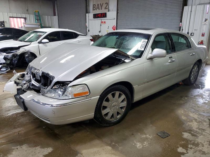 LINCOLN TOWN CAR 2003 with VIN 1LNHM83W63Y604224 - Photo from auction